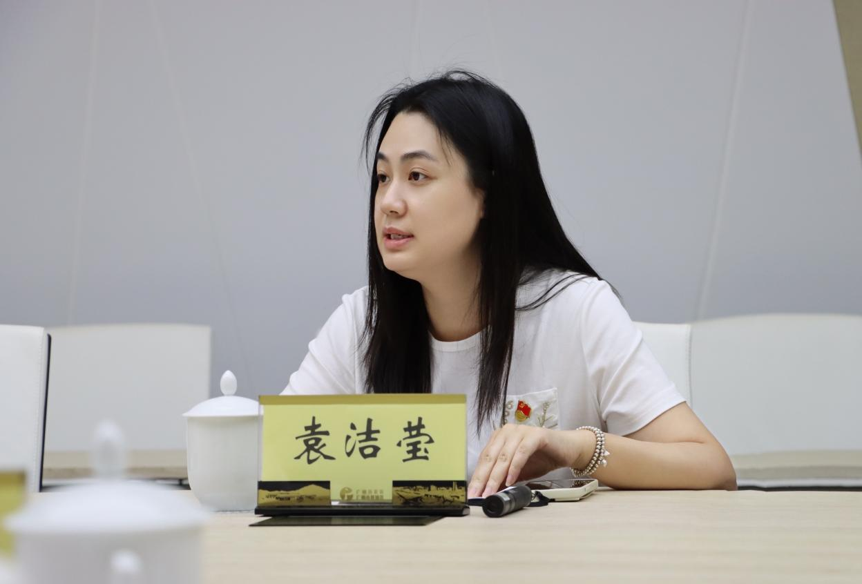 袁洁莹 